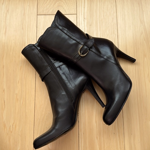 NWOB Charles David Leather Buckle Ankle Boots, Made in Italy, Size 7.5 - Picture 6 of 8